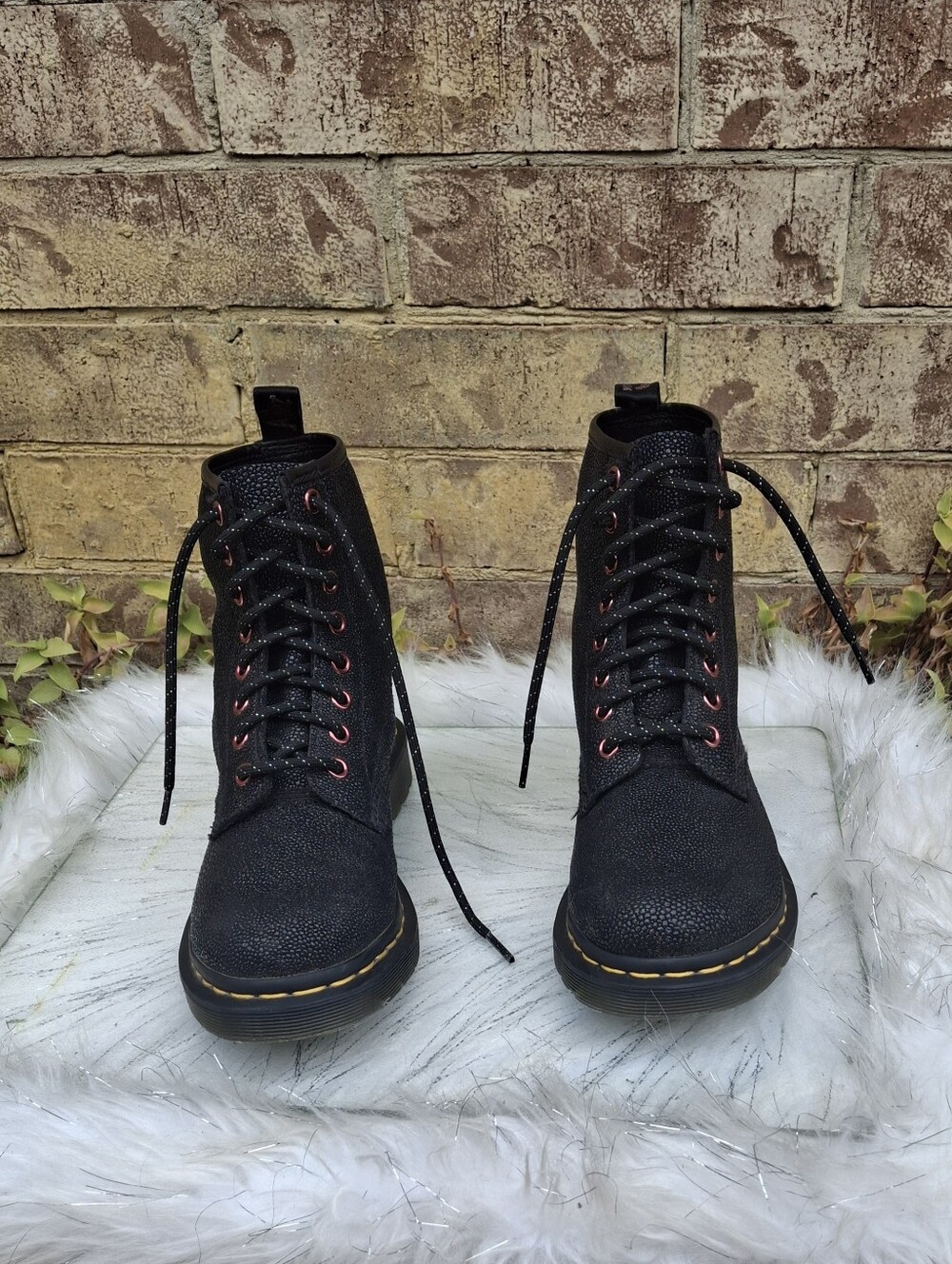 Dr. Martens 1460 Black Textured Glitter Combat Boots Red Eyelets Lace-Up Size 6 - Picture 2 of 16